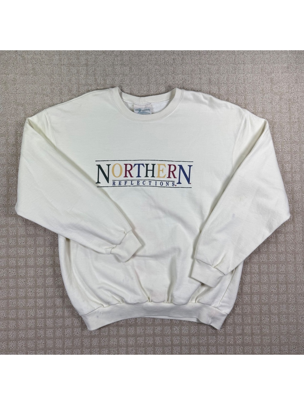 Northern Reflections white sweatshirt L